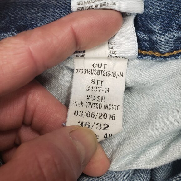 AEO American Eagle Distressed Holey Jeans Relaxed Straight Ripped Size 36 X 32 - Picture 5 of 15